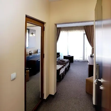 Корал, Хотел, Поморие ホテル 3*